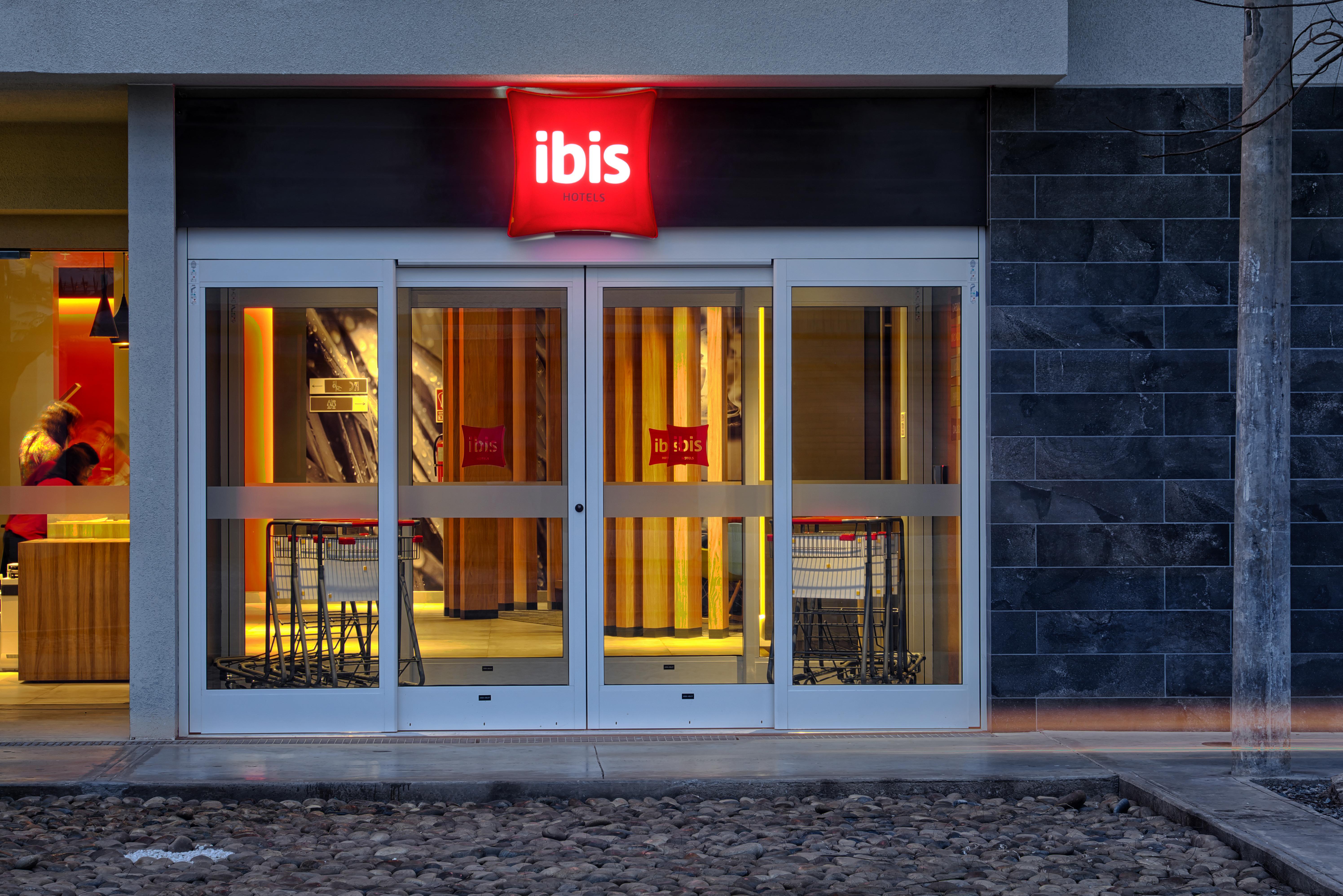 Ibis Trujillo Hotel Екстериор снимка